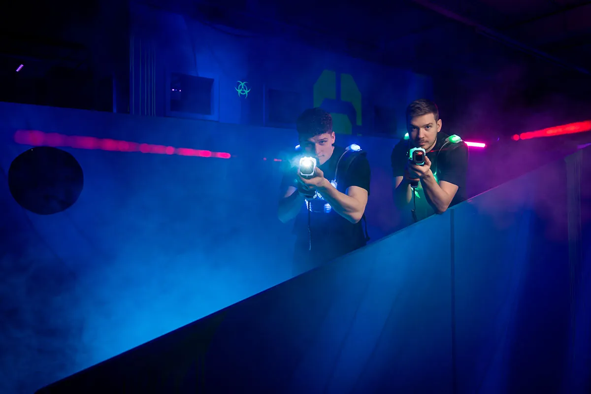 lasertag jga freunde spielen lasertag