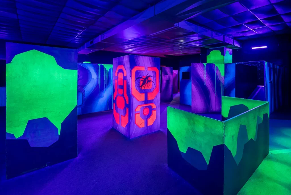 LaserZone LaserTag Frankfurt gang mit farben