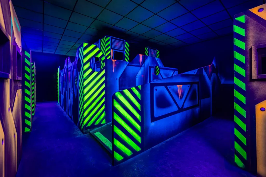 freiburg lasertag in der LaserZone gaenge aufgang mit farbe