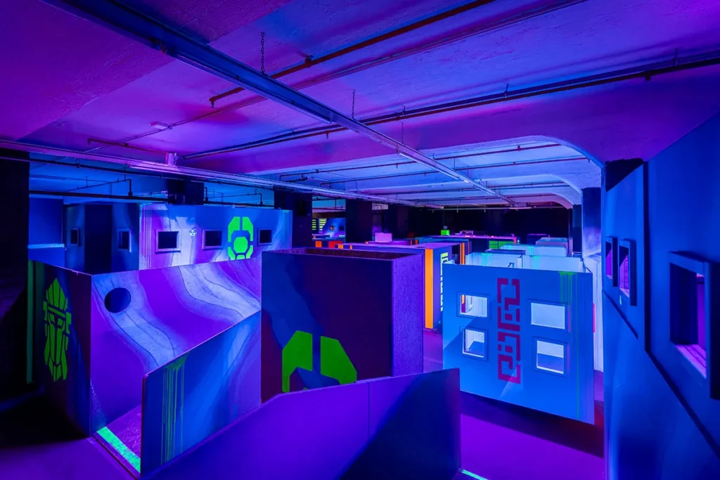 moenchengladbach lasertag laserzone arena bunte gaenge und verstecke beim aufgang